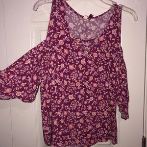 cold-shoulder blouse‼️BOGO‼️